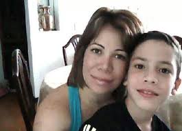 con su hijo